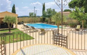 Maisons de vacances Amazing Home In Rochefort Du Gard With 4 Bedrooms, Wifi And Outdoor Swimming Pool : photos des chambres