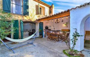 Maisons de vacances Nice Home In Mornas With 6 Bedrooms, Wifi And Private Swimming Pool : photos des chambres