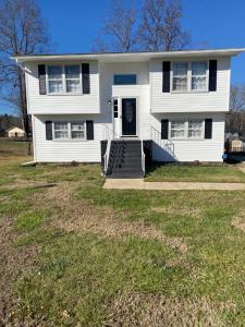 Hikers Retreat modern 3 bedroom home with 2 baths