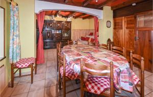 Maisons de vacances Stunning home in Saint-Julien-dIntres with 3 Bedrooms and WiFi : photos des chambres