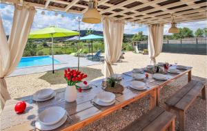 Maisons de vacances Stunning Home In Saint Sernin With 6 Bedrooms, Wifi And Private Swimming Pool : photos des chambres