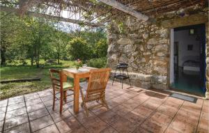 Maisons de vacances Beautiful home in Ville di Paraso with Private swimming pool and Outdoor swimming pool : photos des chambres