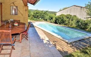 Maisons de vacances Awesome home in St Andr-Roquepertuis with 3 Bedrooms, WiFi and Outdoor swimming pool : photos des chambres