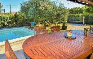 Maisons de vacances Awesome home in St Andr-Roquepertuis with 3 Bedrooms, WiFi and Outdoor swimming pool : photos des chambres