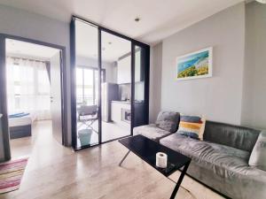 Infinity pool one bedroom apartment