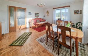 3 Bedroom Lovely Home In Bullaren