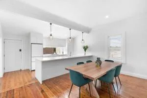 Luxury Cottage Accommodation - Port MacDonnell