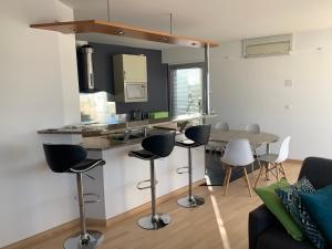 Appartements Appt 4 pers, centre-ville tout a pieds, plage 300m, apercu mer, tres calme parking prive, possibilite garage et location velos electriques : photos des chambres