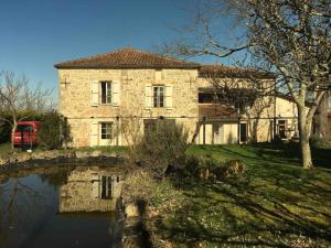 Maisons de vacances Logement dans maison en pierre a la campagne : photos des chambres