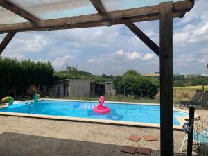 Maisons de vacances Logement dans maison en pierre a la campagne : photos des chambres