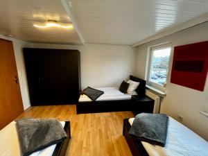 OhPardon! GAILDORF - Monteurwohnung im DG, Einzelbetten, Garten