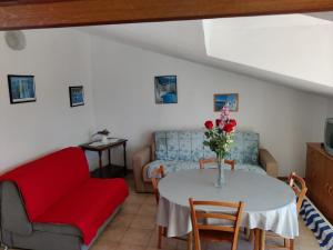 Apartment in Tisno with sea view, balcony, air conditioning, WiFi (4874-1)