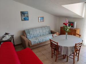 Apartment in Tisno with sea view, balcony, air conditioning, WiFi (4874-1)