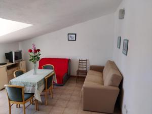 Apartment in Tisno with sea view, balcony, air conditioning, WiFi (4874-4)