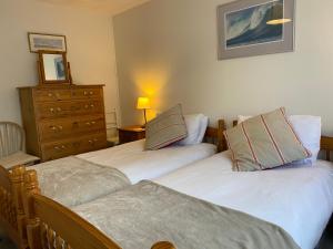 Trafalgar, lovely ground floor flat with outside patio garden, minutes walk to seafront