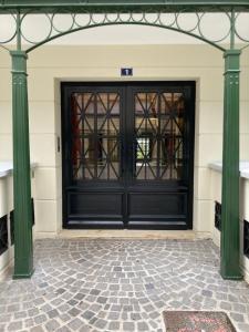 Sejours chez l'habitant Chambre 2 personnes acces prive & terrasse - Plessis Robinson PARIS : Chambre Double avec Terrasse