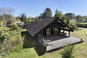 Hyggeligt og lyst feriehus nær stranden i Klint - Nygård