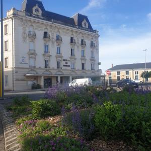 Hotels Logis Hotel des Bourbons : photos des chambres