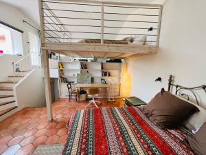 Sejours chez l'habitant Penthouse Studio Privee Couple ou Famille- La Maison Searle a Tourtour : photos des chambres