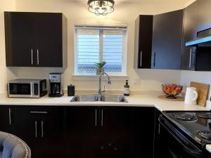 Cozy Lakeview Suite