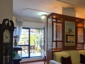 The Bloom Veranda - Elegant City Center Retreat