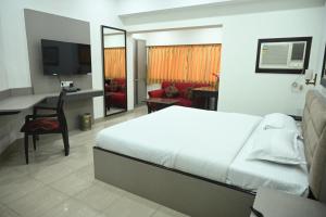 ELGIN SUITES
