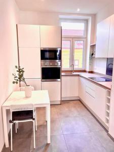 Brand New Spacious & Stylish Aptmt in City-Centre