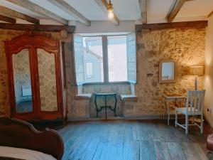 Maisons de vacances Chateau-une - a Beautiful historic medieval holiday rental. : photos des chambres