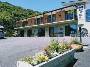 Sundowner Motel - Rapahoe