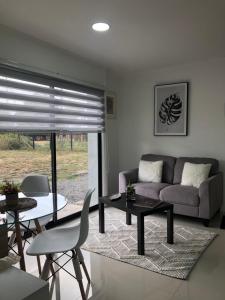 Departamento Los Canelos, a metros de Avenida Las Industrias- Incluye, NETFLIX DirecTV aire acondicionado, Internet