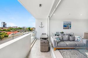 Modern Contemporary Southport Apartment - CoastHM