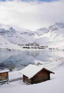 Tignes le lac, au pied des pistes, Ski in-out.