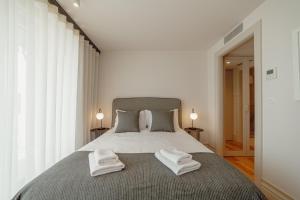 Downtown Penthouse With River View by Vacationy