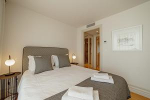 Downtown Penthouse With River View by Vacationy