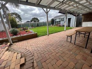 Yours 3 bedrooms house - Granny Flat Close to Park