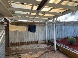 Yours 3 bedrooms house - Granny Flat Close to Park