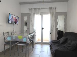 Charmant T1 Mezzanine, Clim, Vue Thau - FR-1-553-210