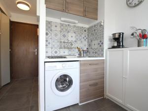 Appartements Charmant studio renove avec grande terrasse, climatisation, parking prive, proche commerces et Thermes - FR-1-553-192 : photos des chambres