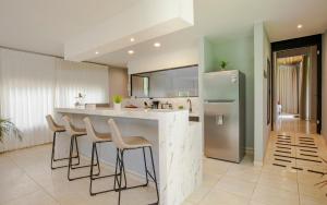 River Paradise Villa With Private Jacuzzi