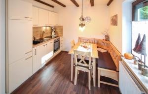 2 Bedroom Cozy Apartment In Arrach