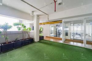 RedLiving Apartemen Grand Kamala Lagoon - Icha Rooms Tower Barclay South with Netflix