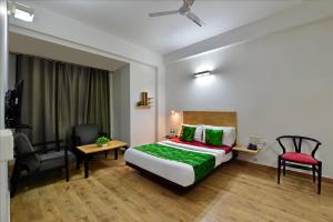 Divine Inn Couple Friendly Hotel near Sector 51 Metro Station