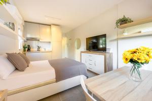 Studio, city center by 10ToSea