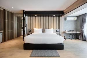 Deluxe Suite with Spa Bath room in Loft Bangkok Hotel