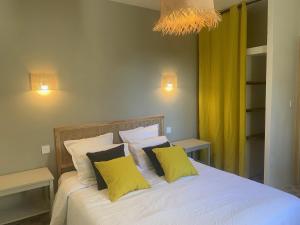 Le Domaine de lAiguille Alpilles, Eygalières, Saint Rémy de Provence