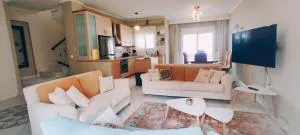 The Golden Guest House - Plagiárion