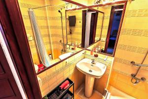 Misericordia Central 4-Bedroom Apartment with Lift