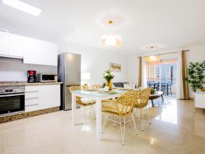 422 Quiet, beautiful flat with sea view