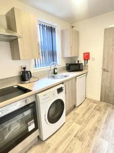 2.Superb Serviced Apartment - free on road parking
