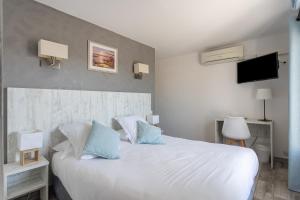 Hotels Hotel Les Palmiers En Camargue : photos des chambres